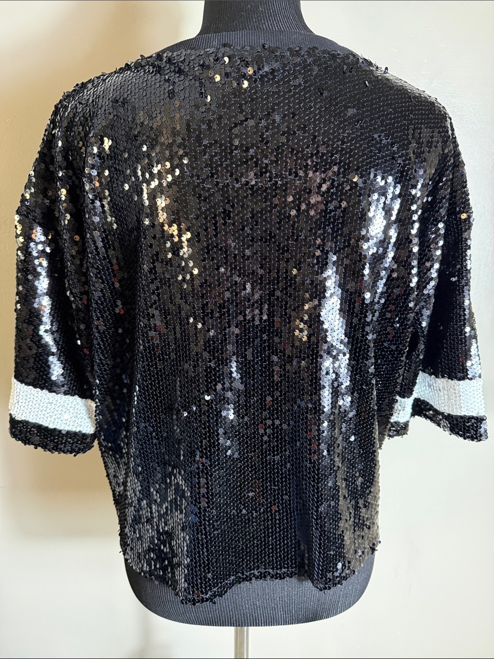 Le Lis Collection Black Sequin 'Touchdown' Football Graphic Top Sz XL - Picture 4 of 9